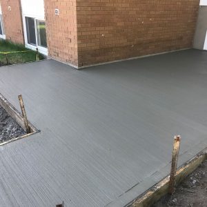 dalle de béton le sel ou abrasif